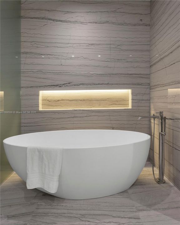 For Sale: $5,070,000 (2 beds, 2 baths, 1457 Square Feet)