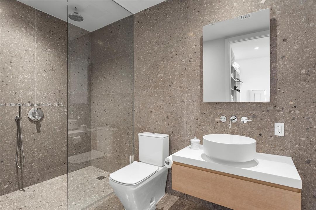 For Sale: $5,070,000 (2 beds, 2 baths, 1457 Square Feet)