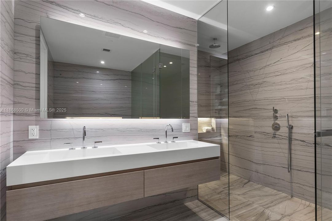 For Sale: $5,070,000 (2 beds, 2 baths, 1457 Square Feet)