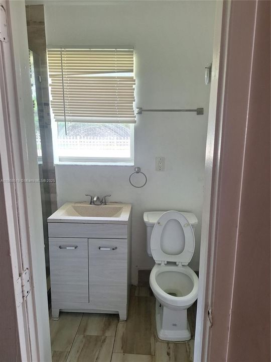 For Rent: $1,200 (0 beds, 1 baths, 1698 Square Feet)