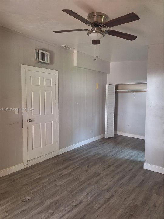 For Rent: $1,200 (0 beds, 1 baths, 1698 Square Feet)