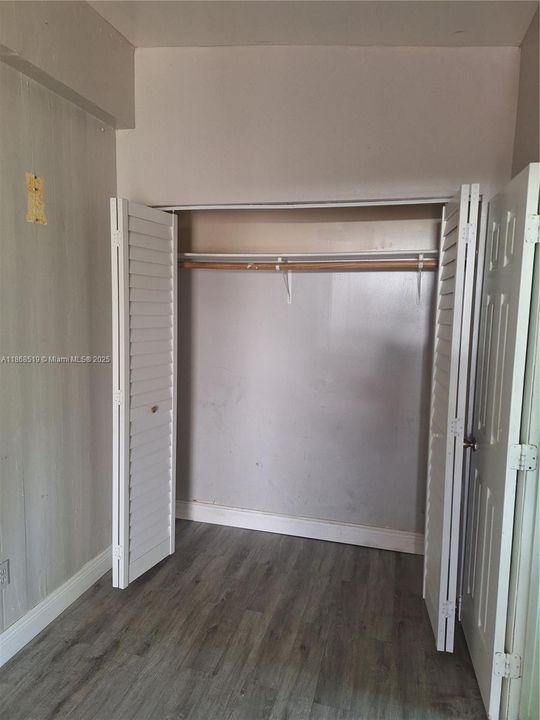 For Rent: $1,200 (0 beds, 1 baths, 1698 Square Feet)