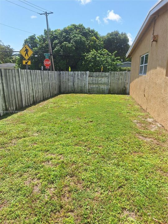 For Rent: $1,200 (0 beds, 1 baths, 1698 Square Feet)