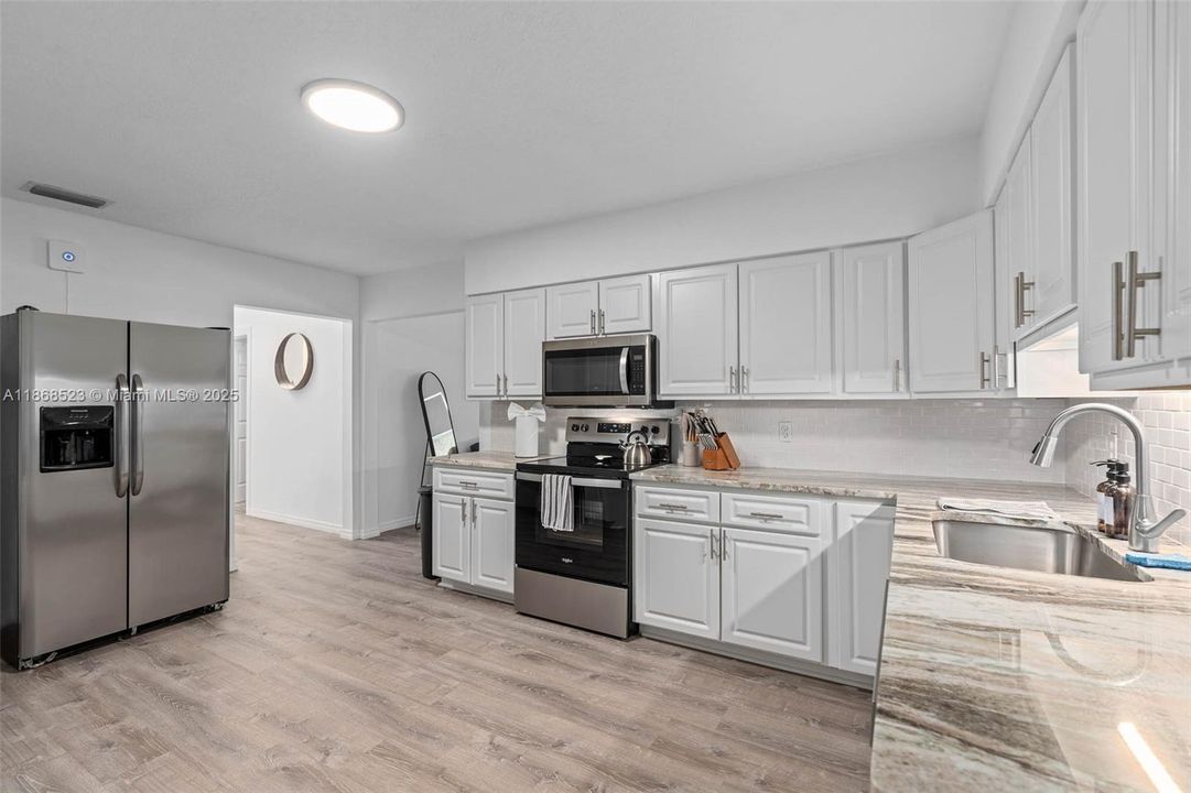 For Rent: $1,800 (3 beds, 1 baths, 1828 Square Feet)