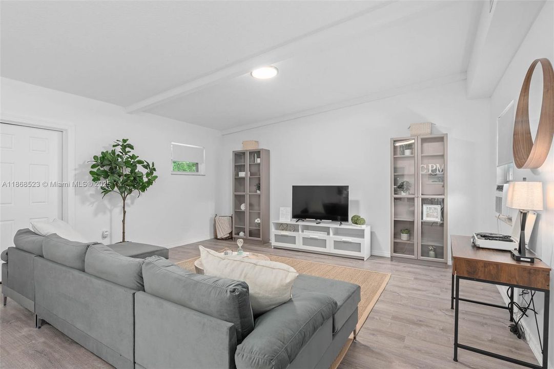 For Rent: $1,800 (3 beds, 1 baths, 1828 Square Feet)