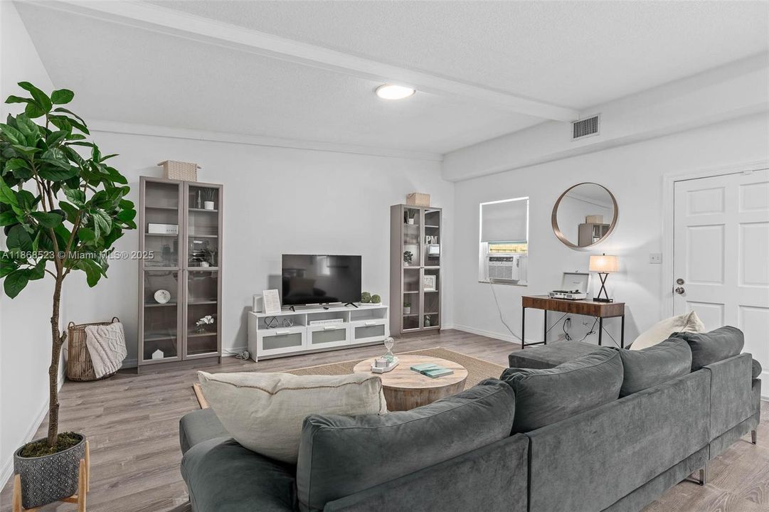 For Rent: $1,800 (3 beds, 1 baths, 1828 Square Feet)