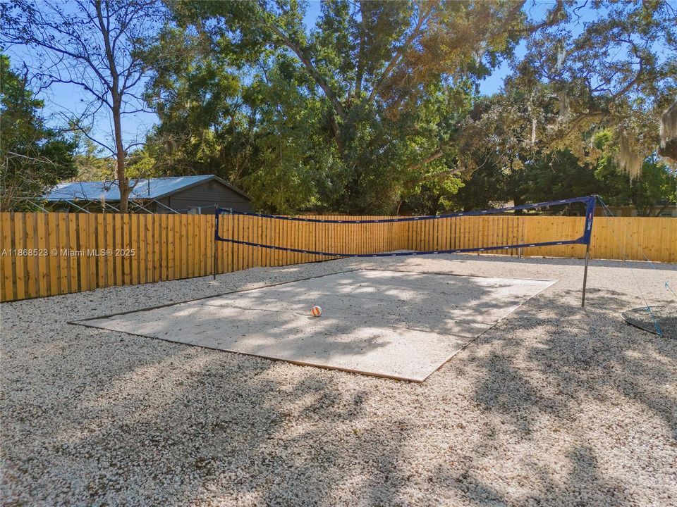 For Rent: $1,800 (3 beds, 1 baths, 1828 Square Feet)