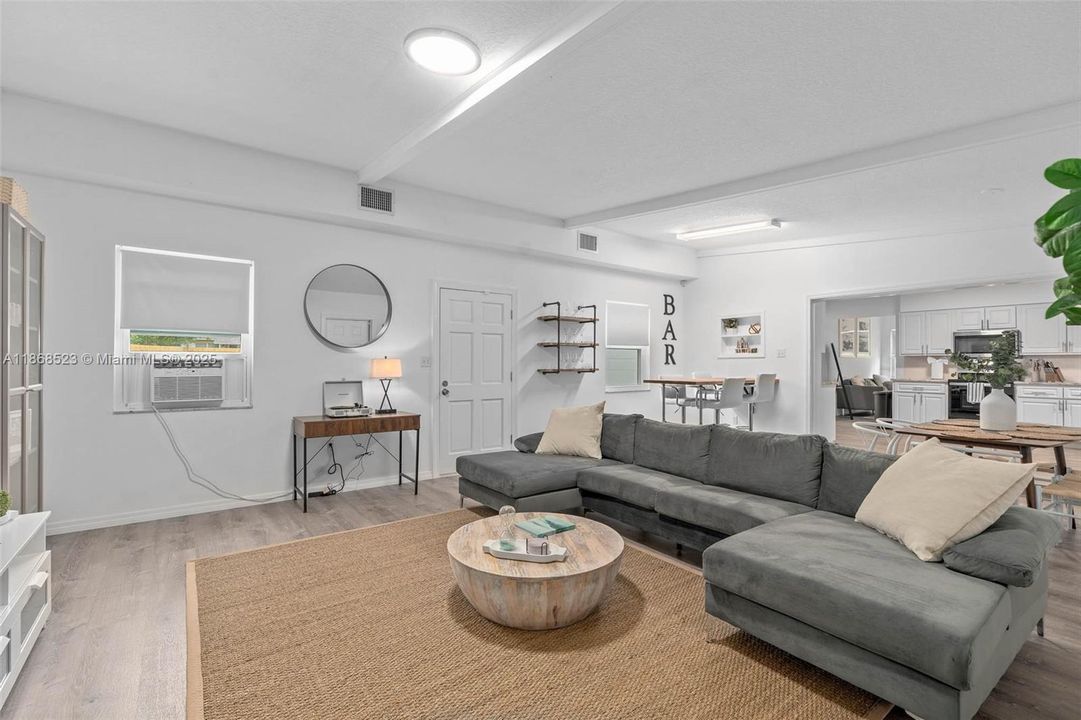 For Rent: $1,800 (3 beds, 1 baths, 1828 Square Feet)