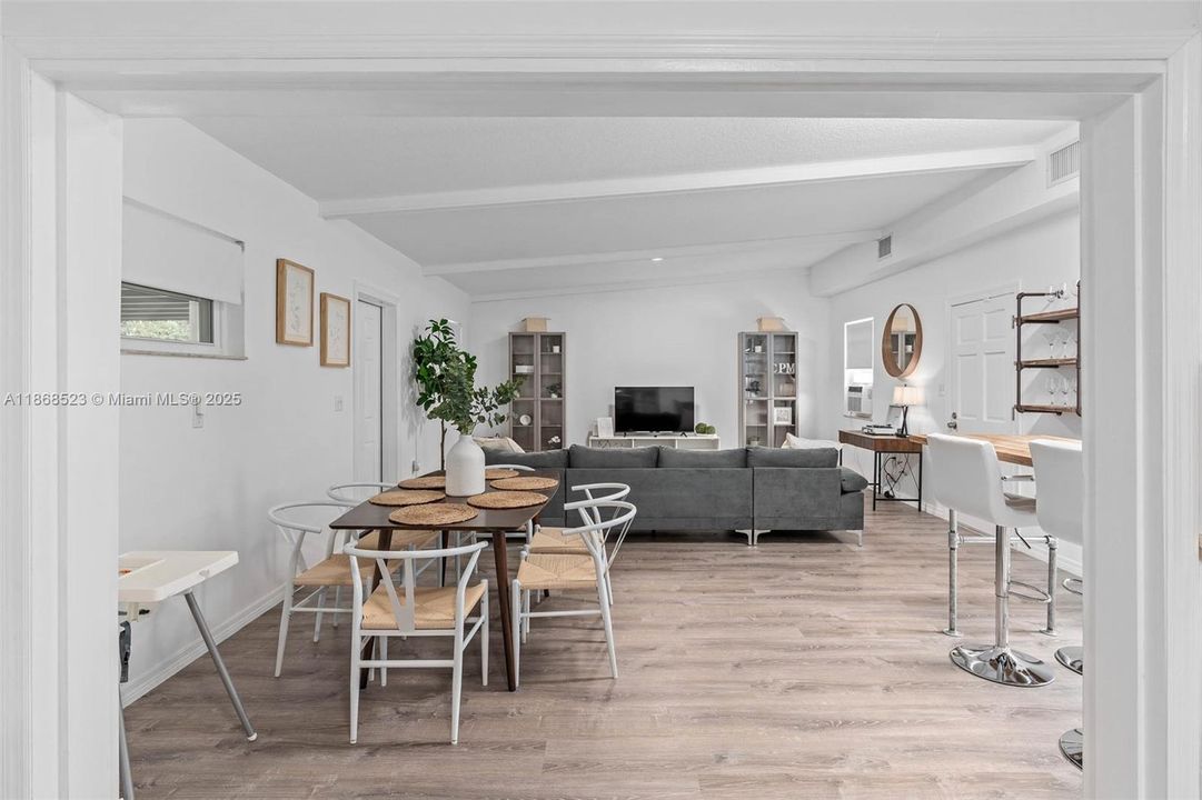 For Rent: $1,800 (3 beds, 1 baths, 1828 Square Feet)