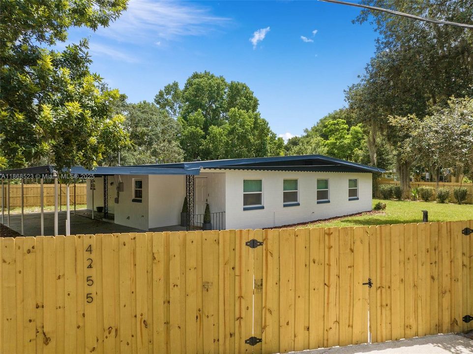 For Rent: $1,800 (3 beds, 1 baths, 1828 Square Feet)