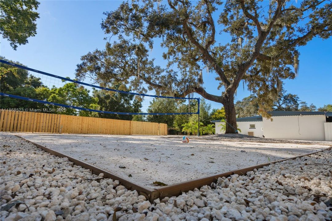 For Rent: $1,800 (3 beds, 1 baths, 1828 Square Feet)