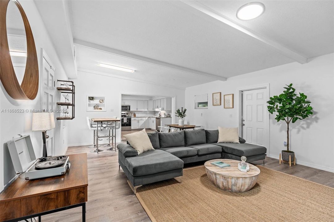 For Rent: $1,800 (3 beds, 1 baths, 1828 Square Feet)