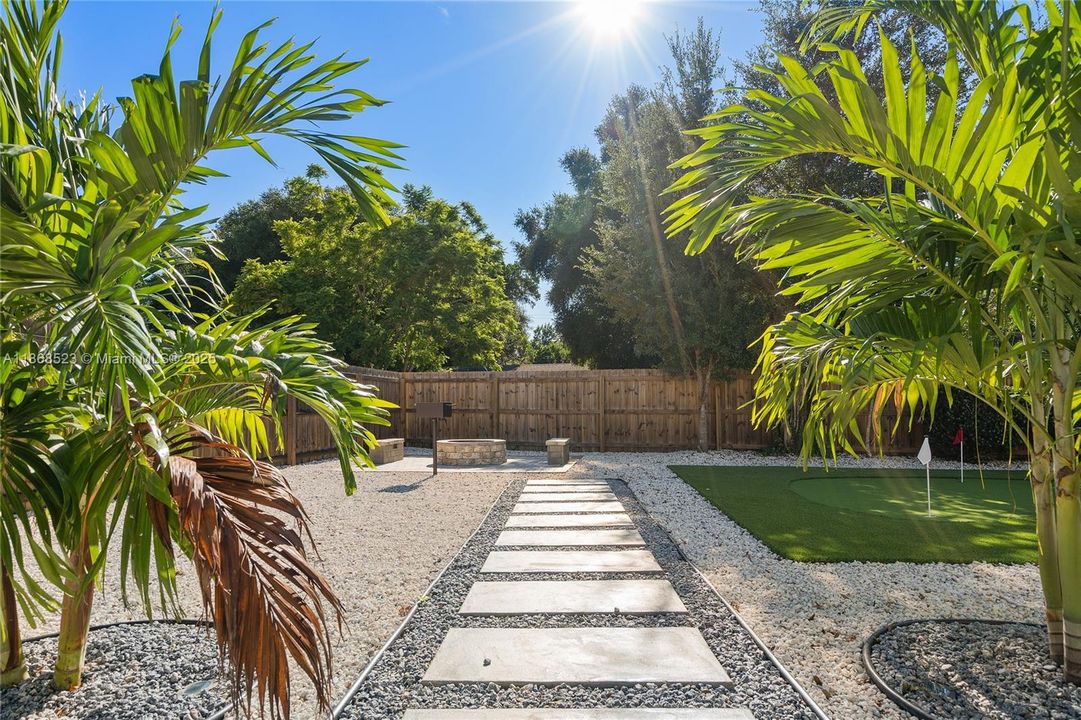 For Rent: $1,800 (3 beds, 1 baths, 1828 Square Feet)