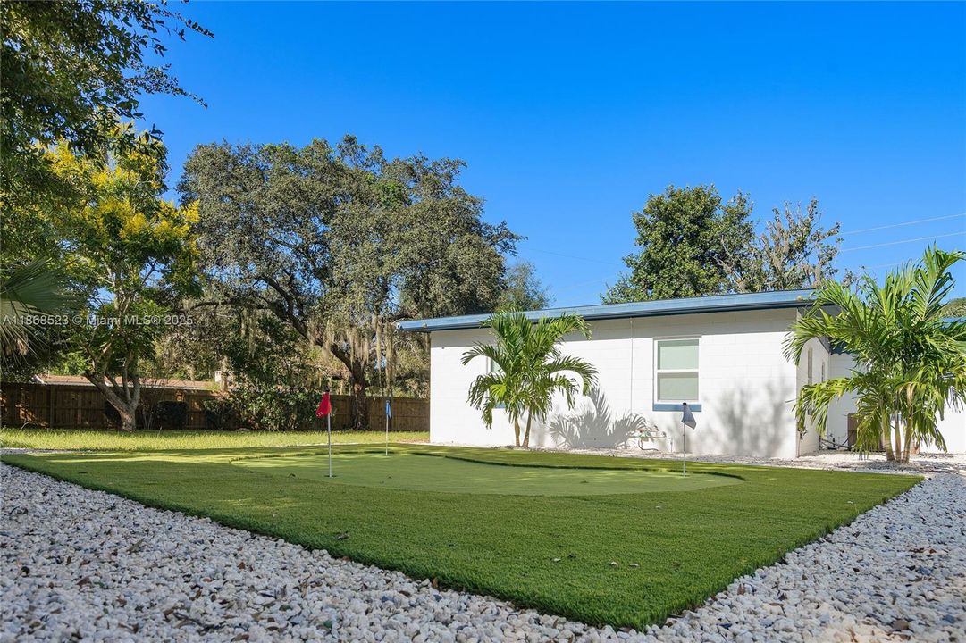 For Rent: $1,800 (3 beds, 1 baths, 1828 Square Feet)