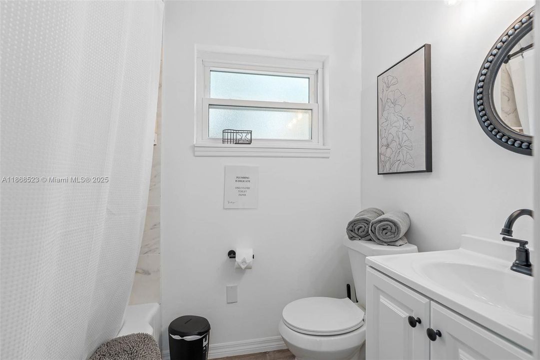 For Rent: $1,800 (3 beds, 1 baths, 1828 Square Feet)