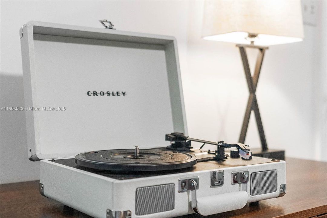 For Rent: $1,800 (3 beds, 1 baths, 1828 Square Feet)