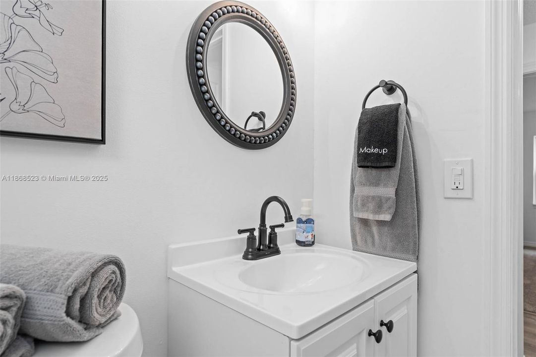 For Rent: $1,800 (3 beds, 1 baths, 1828 Square Feet)