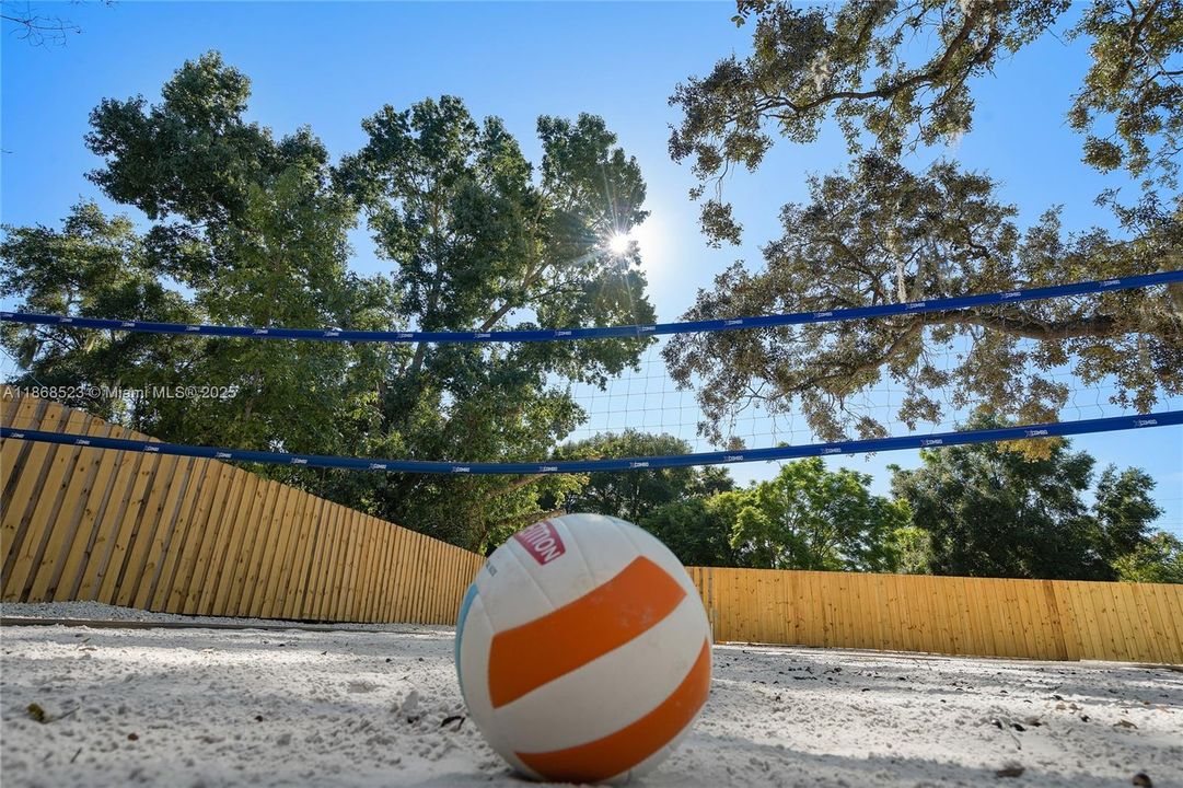 For Rent: $1,800 (3 beds, 1 baths, 1828 Square Feet)