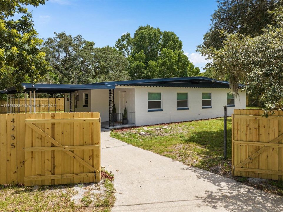 For Rent: $1,800 (3 beds, 1 baths, 1828 Square Feet)