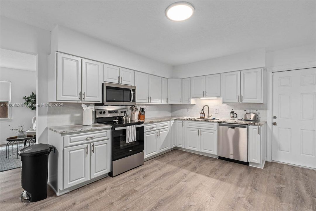 For Rent: $1,800 (3 beds, 1 baths, 1828 Square Feet)