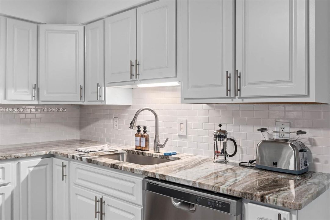 For Rent: $1,800 (3 beds, 1 baths, 1828 Square Feet)