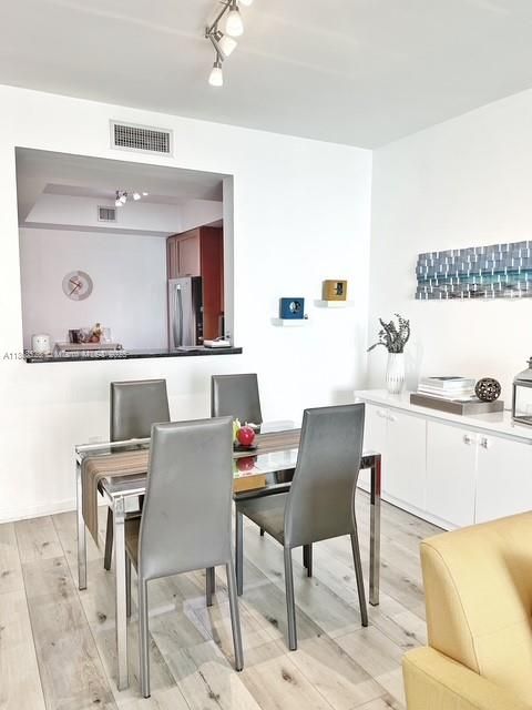 待售: $615,900 (2 贝兹, 3 浴室, 1650 平方英尺)