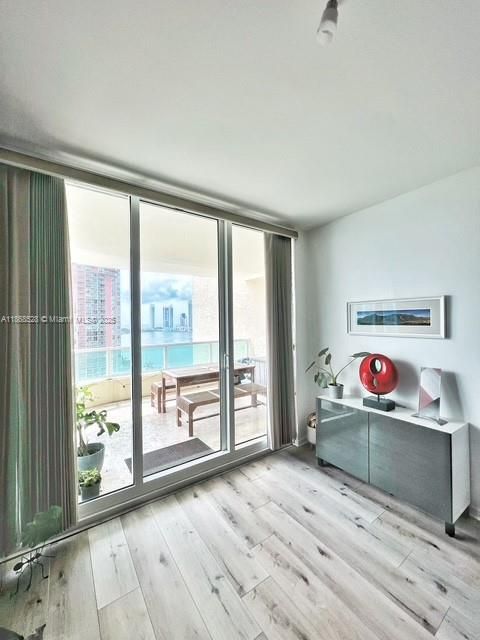 待售: $615,900 (2 贝兹, 3 浴室, 1650 平方英尺)