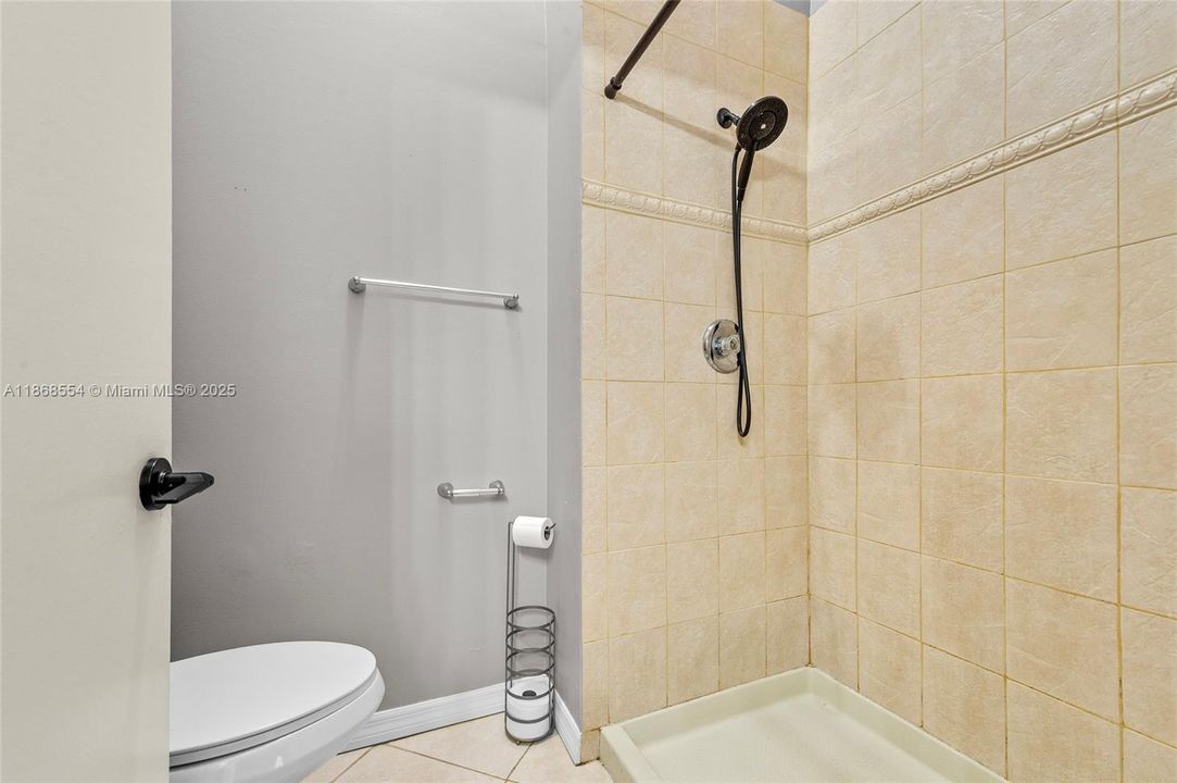 Active With Contract: $370,000 (3 beds, 2 baths, 1440 Square Feet)