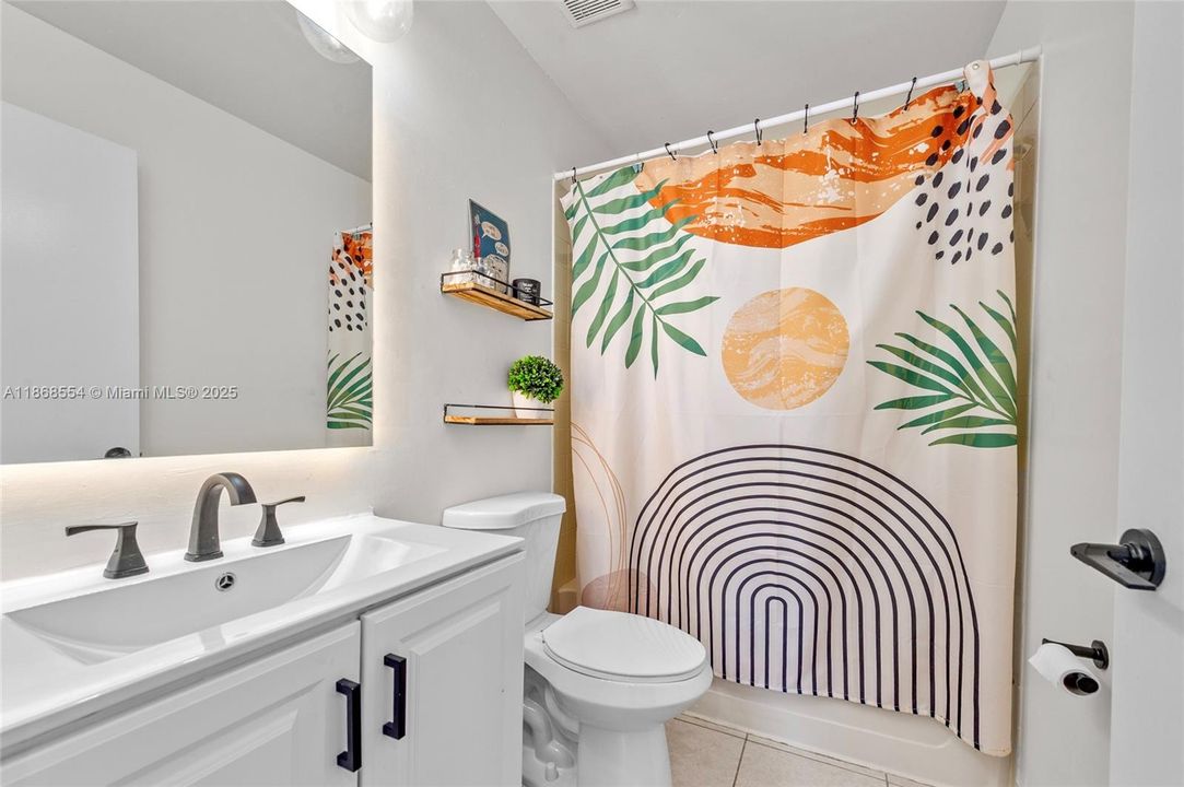 Active With Contract: $370,000 (3 beds, 2 baths, 1440 Square Feet)