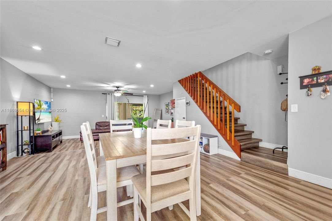 Active With Contract: $370,000 (3 beds, 2 baths, 1440 Square Feet)