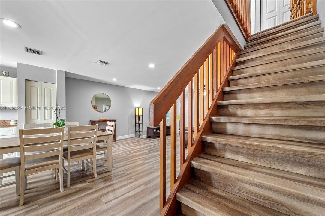 Active With Contract: $370,000 (3 beds, 2 baths, 1440 Square Feet)