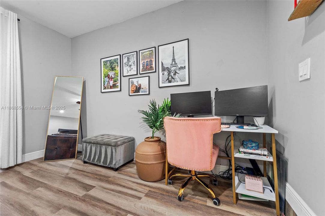 Active With Contract: $370,000 (3 beds, 2 baths, 1440 Square Feet)