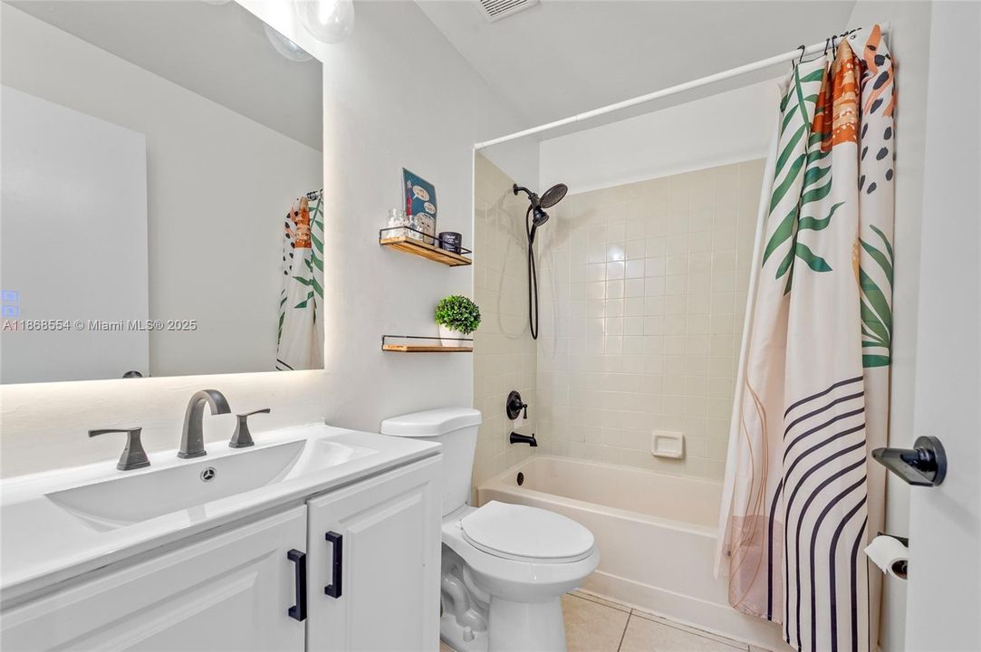 Active With Contract: $370,000 (3 beds, 2 baths, 1440 Square Feet)