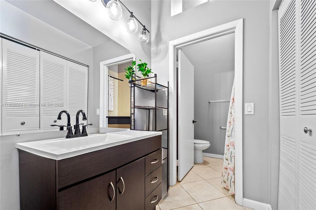 Vanity has been virtually enhanced for visualization purposes.