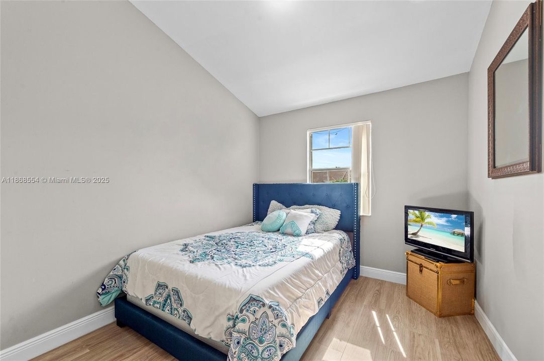 Active With Contract: $370,000 (3 beds, 2 baths, 1440 Square Feet)