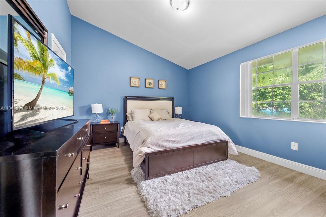 Active With Contract: $370,000 (3 beds, 2 baths, 1440 Square Feet)