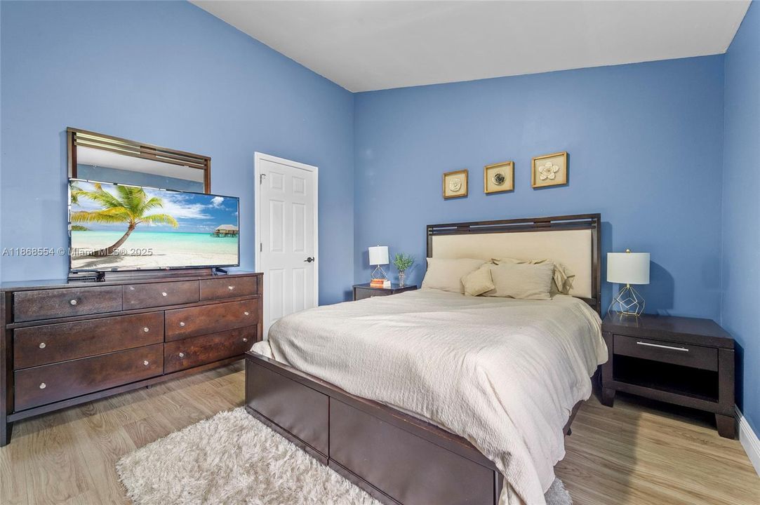 Active With Contract: $370,000 (3 beds, 2 baths, 1440 Square Feet)