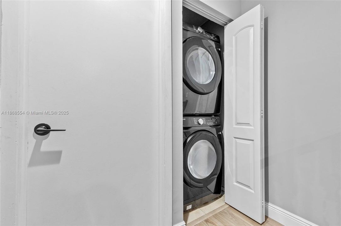 Active With Contract: $370,000 (3 beds, 2 baths, 1440 Square Feet)