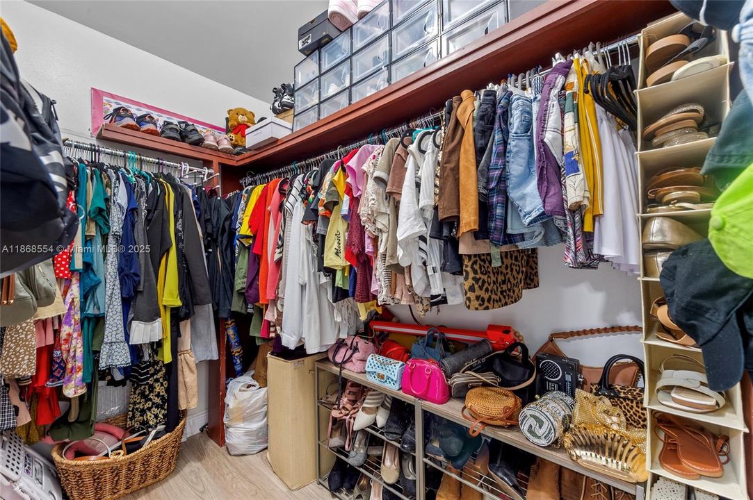 Active With Contract: $370,000 (3 beds, 2 baths, 1440 Square Feet)