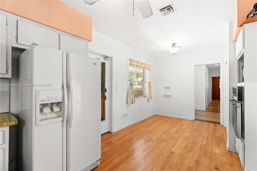 合同活跃: $2,175,000 (3 贝兹, 2 浴室, 2179 平方英尺)