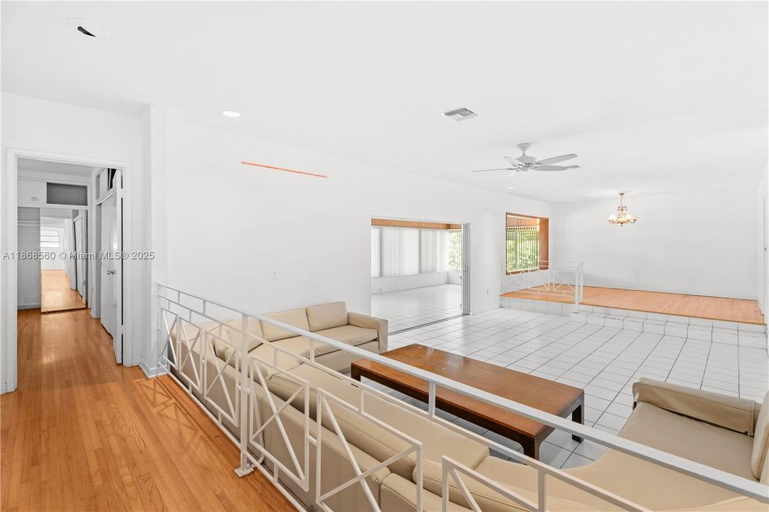 合同活跃: $2,175,000 (3 贝兹, 2 浴室, 2179 平方英尺)