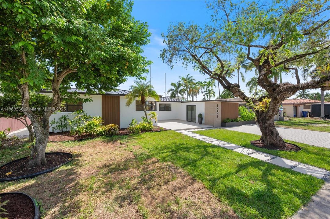 Недавно продано: $1,788,000 (3 спален, 2 ванн, 1944 Квадратных фут)