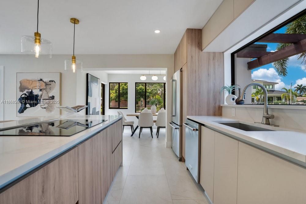 Недавно продано: $1,788,000 (3 спален, 2 ванн, 1944 Квадратных фут)