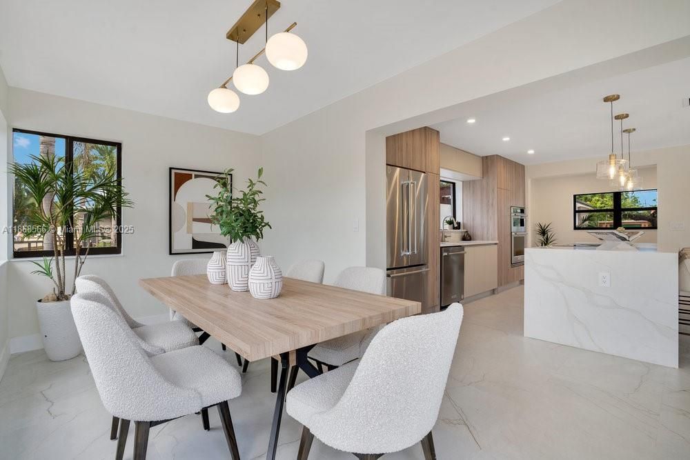 Недавно продано: $1,788,000 (3 спален, 2 ванн, 1944 Квадратных фут)