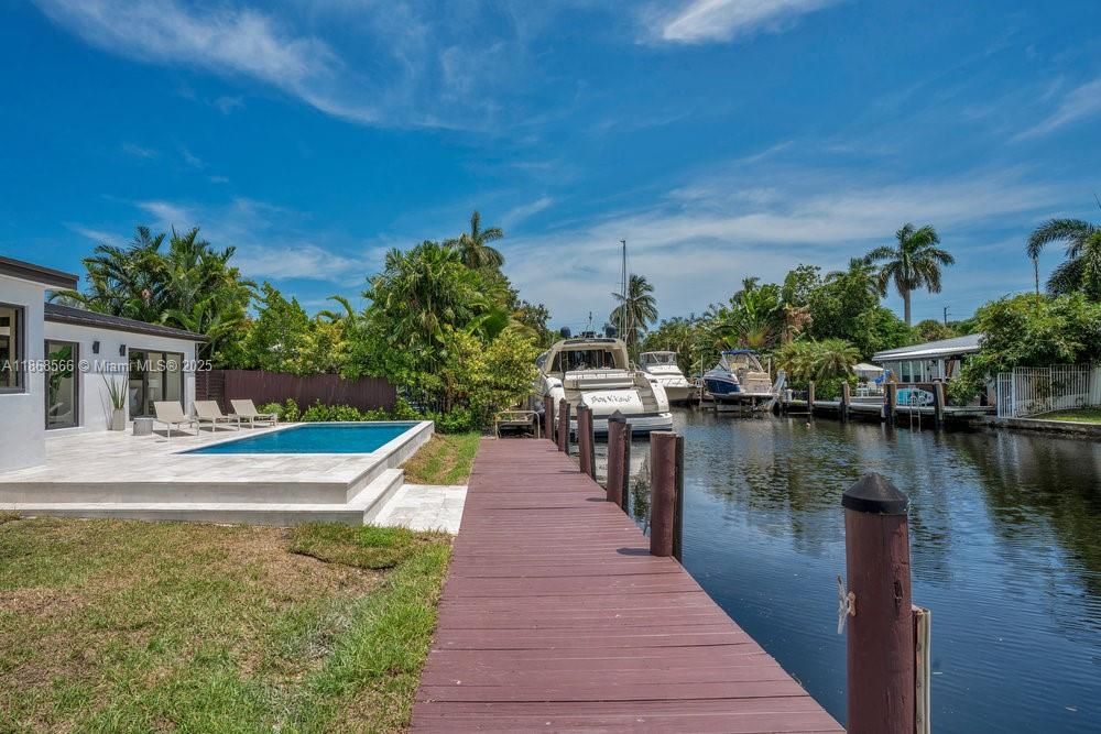 Недавно продано: $1,788,000 (3 спален, 2 ванн, 1944 Квадратных фут)