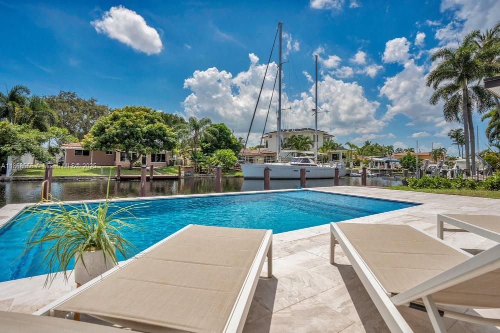 Недавно продано: $1,788,000 (3 спален, 2 ванн, 1944 Квадратных фут)