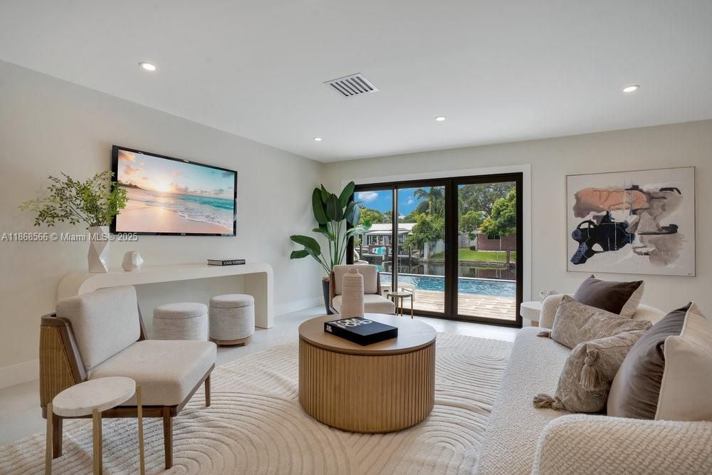 Недавно продано: $1,788,000 (3 спален, 2 ванн, 1944 Квадратных фут)