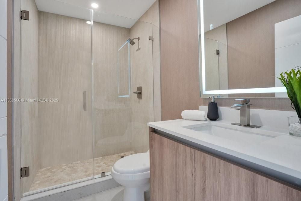 Недавно продано: $1,788,000 (3 спален, 2 ванн, 1944 Квадратных фут)