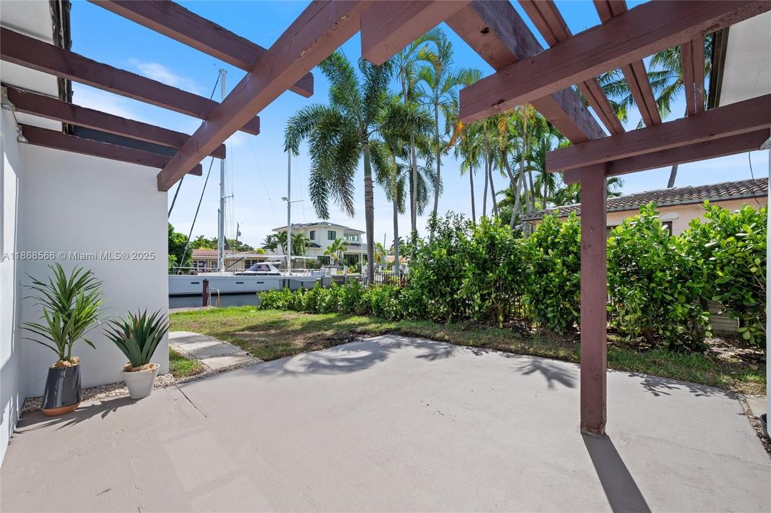 Недавно продано: $1,788,000 (3 спален, 2 ванн, 1944 Квадратных фут)