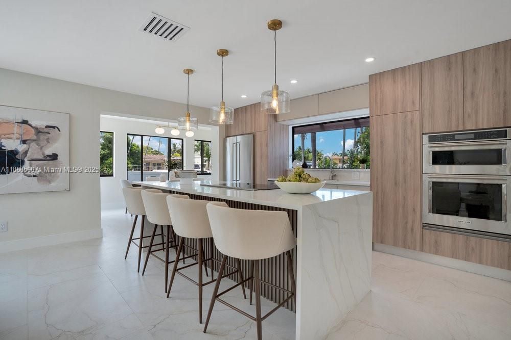 Недавно продано: $1,788,000 (3 спален, 2 ванн, 1944 Квадратных фут)